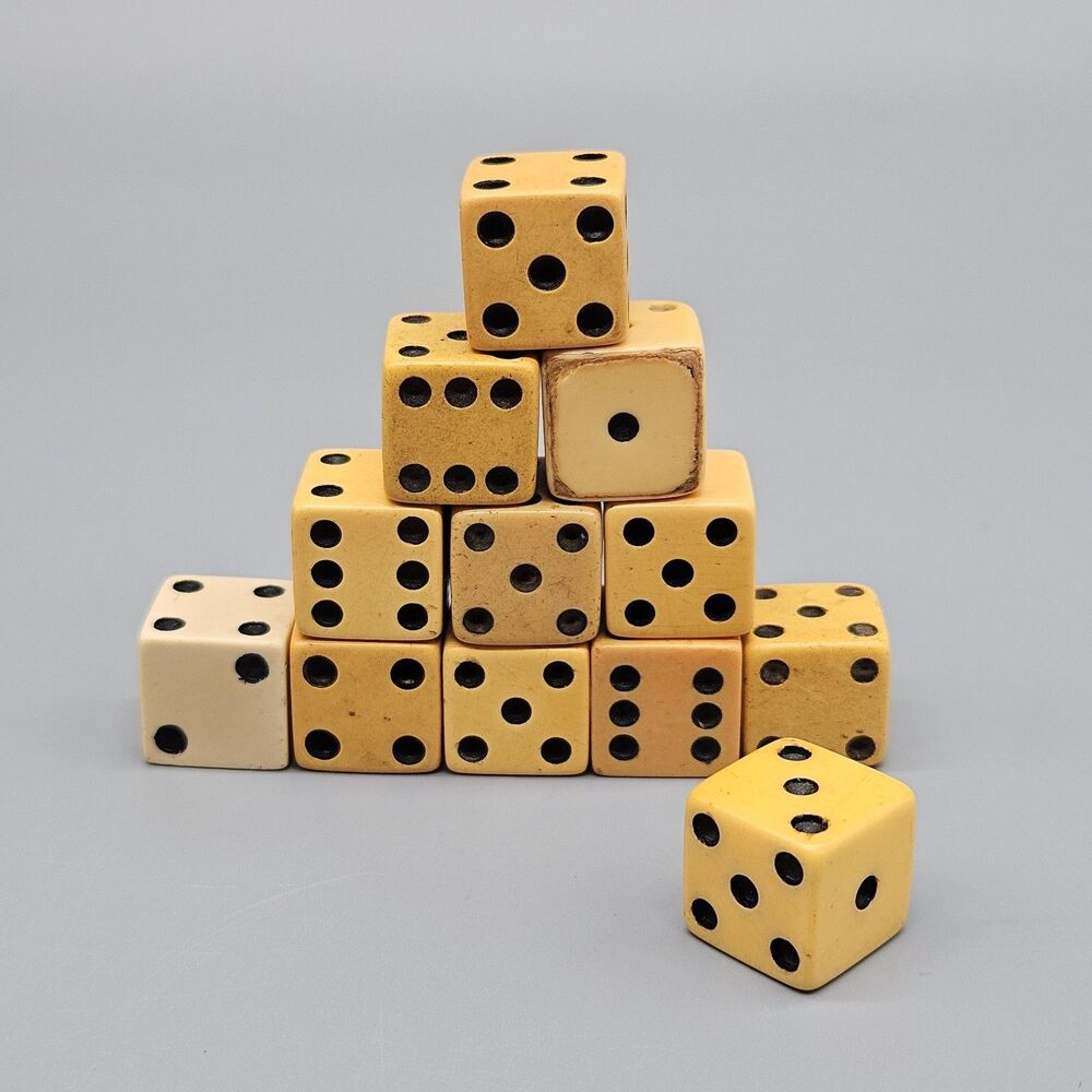 12 Vintage Butterscotch Bakelite 5/8” Dice Dozen Vtg Game Pieces